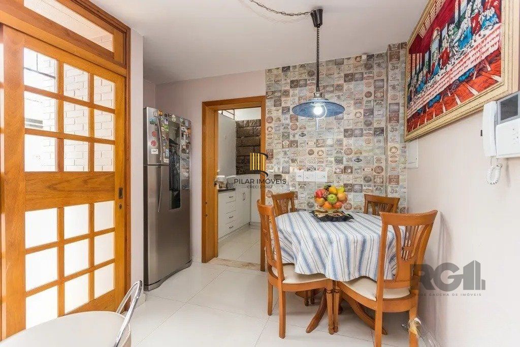 Casa com 3 dormitórios no bairro Jardim Lindóia