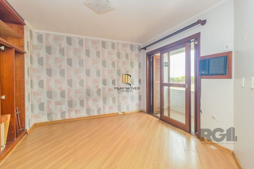 Casa com 240m², 3 dormitórios, 6 vagas no bairro Sarandi
