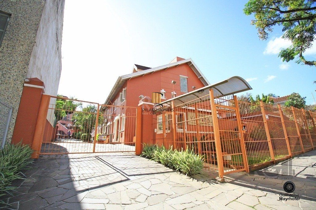 Casa em condomínio 110m² - 3 dormitórios sendo 1 suíte e 1 vaga de garagem no bairro Teresópolis