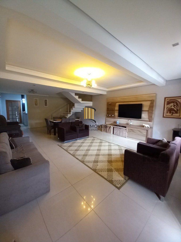 Casa com 4 dormitórios no bairro Vila Nova
