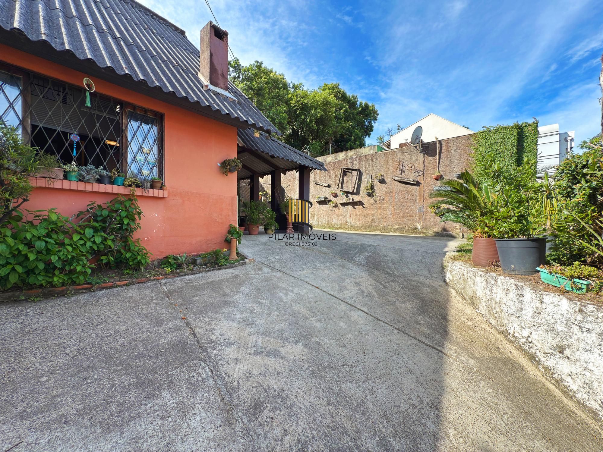 Casa residencial, 2 dormitórios no bairro Teresópolis