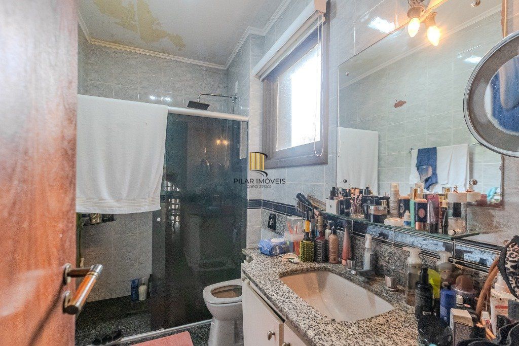 Casa 400m² - 5 dormitórios, 4 vagas no bairro Vila Jardim