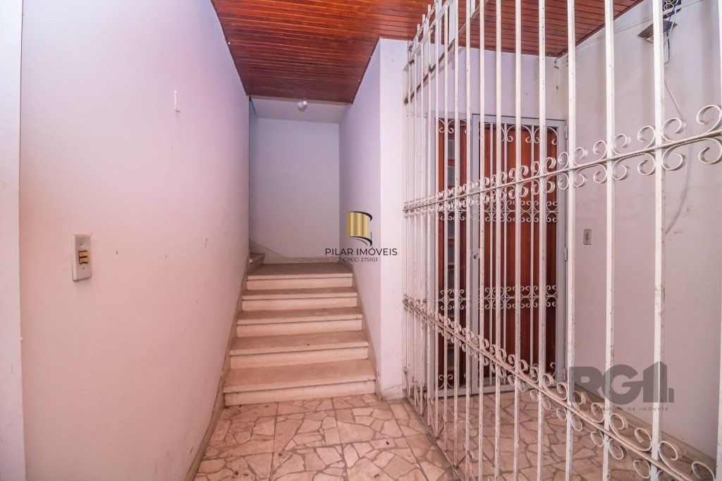 Casa 5 dormitórios no bairro Farroupilha