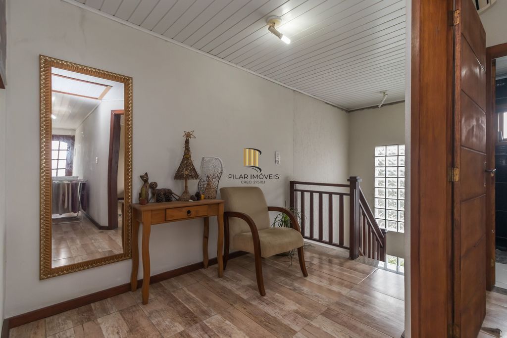 Casa de 6 dormitórios à venda Bairro Vila Nova - Porto Alegre