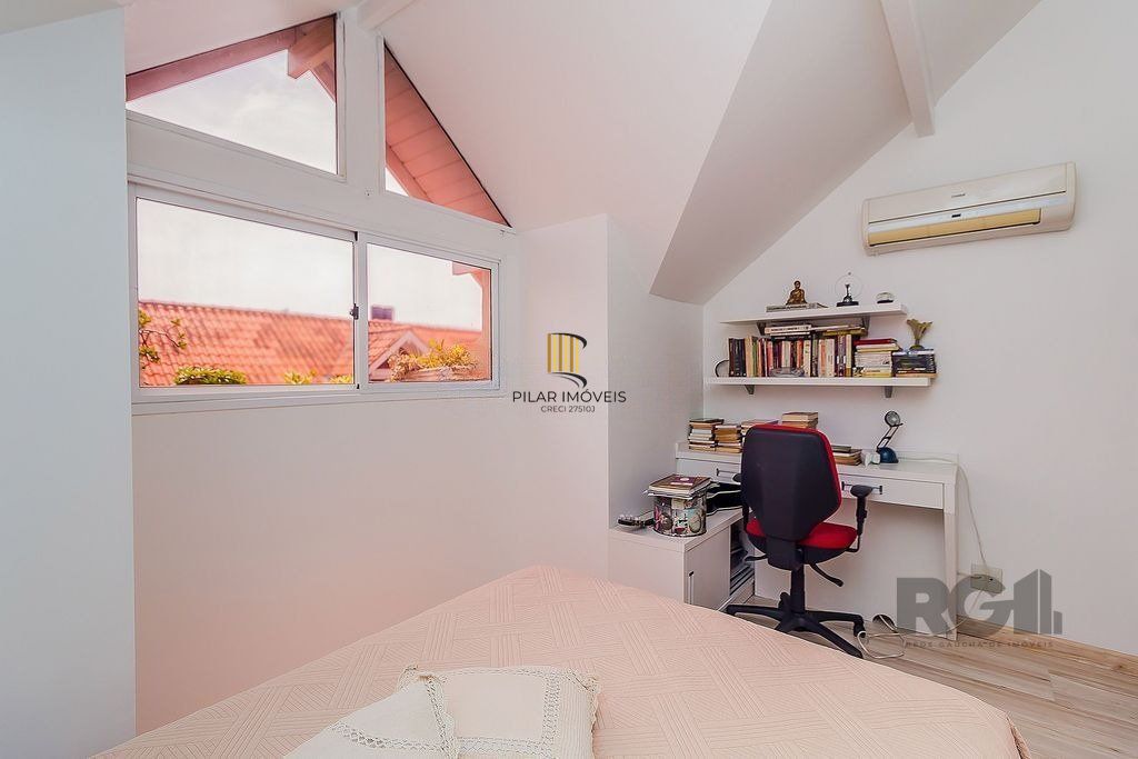 Casa em Condomínio, 157m², 4 dormitórios, 2 vagas no bairro Sarandi