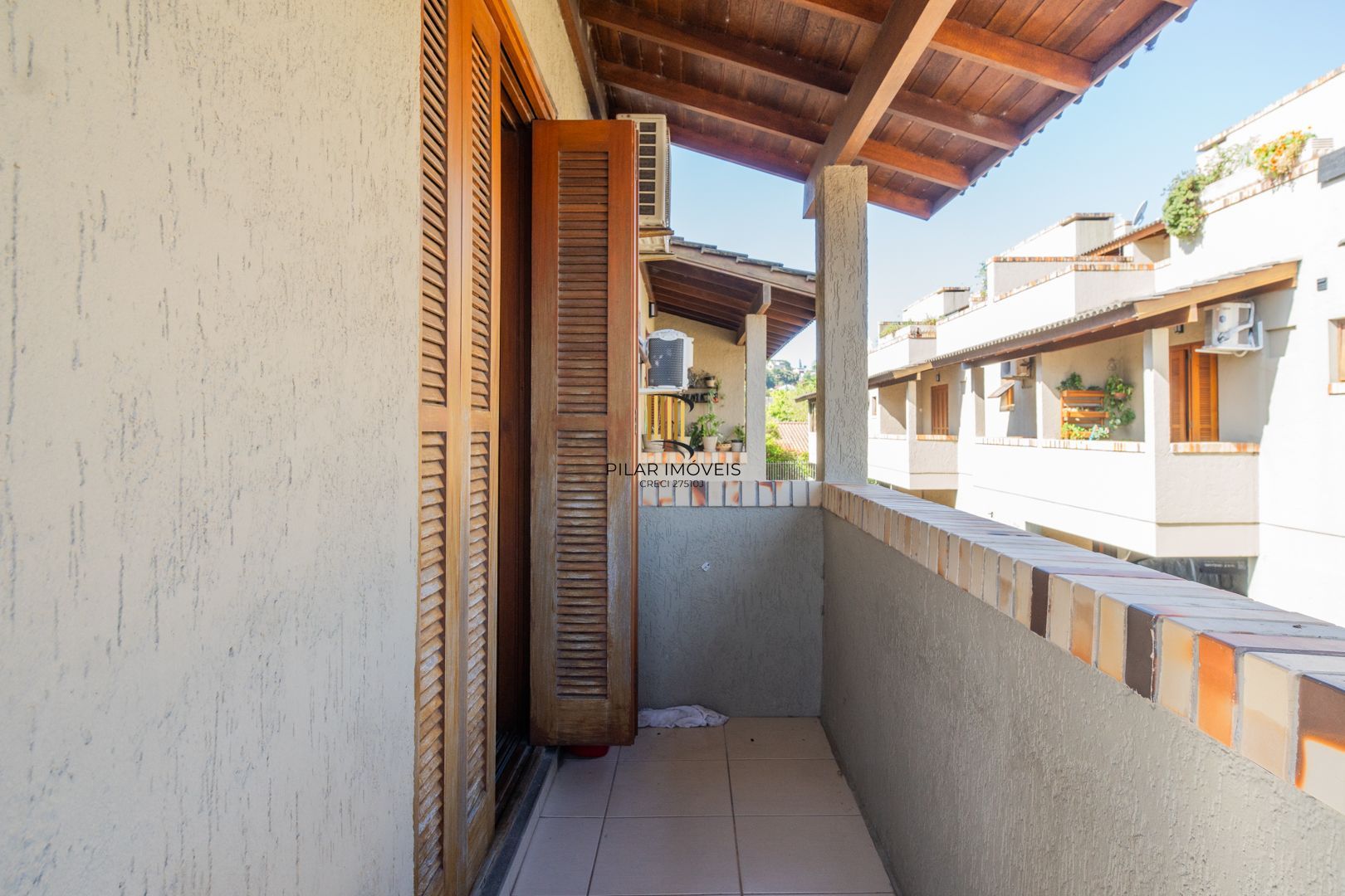 Casa em condomínio de 105m² - 2 dormitórios e 1 vaga no bairro Guarujá