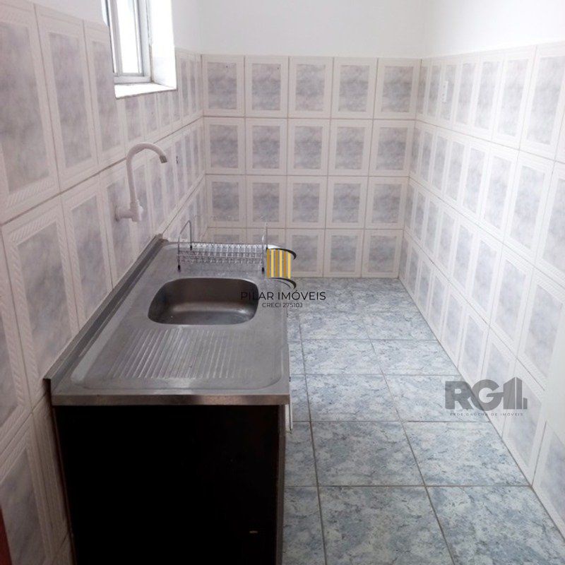 Apartamento GARDEN com dois pátios  privativas,  1 dormitório, sala, cozinha, 1 banheiro   na Av. Getúlio Vargas.