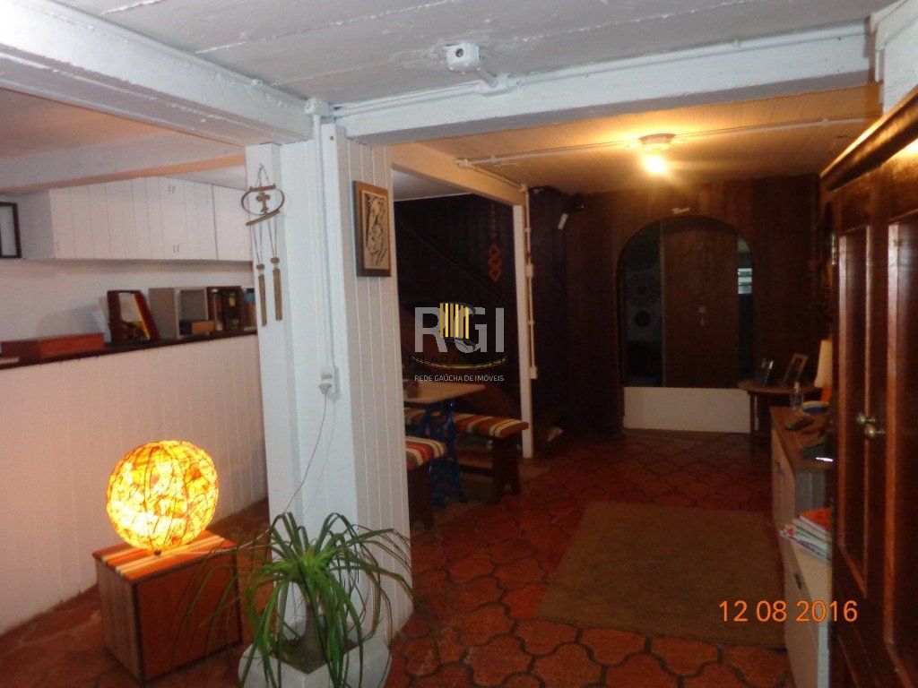 Casa para Venda - 240m², 6 dormitórios, 4 vagas - Teresópolis