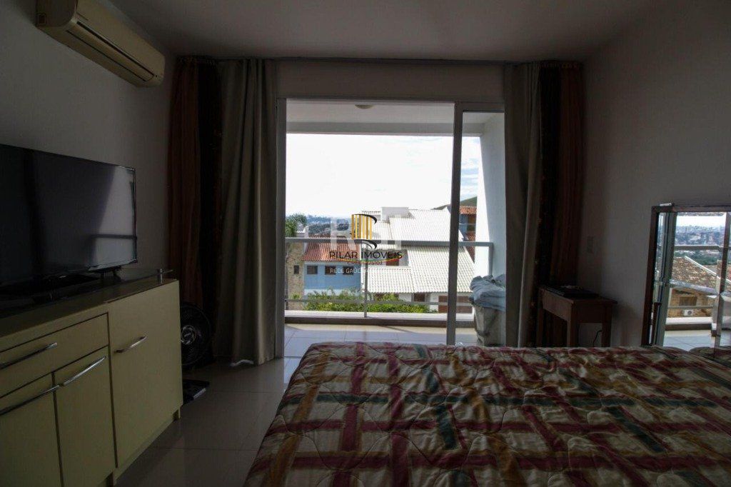 Casa para Venda - 300m², 3 dormitórios, sendo 1 suites, 4 vagas - Teresópolis