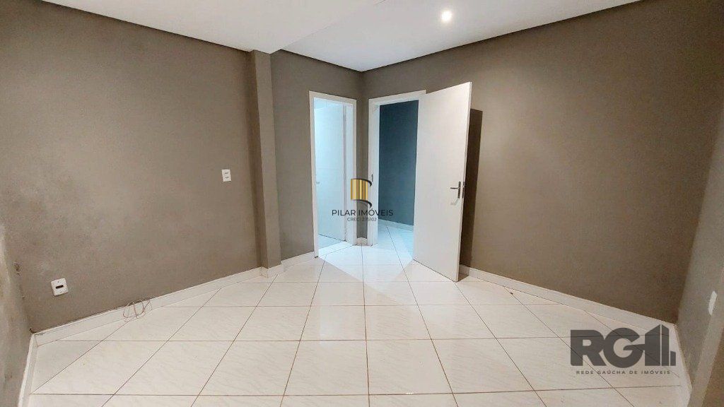 Casa 3 dormitórios no bairro Azenha