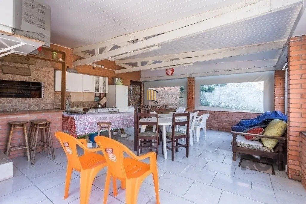 Casa de 3 dormitórios no bairro Jardim Carvalho