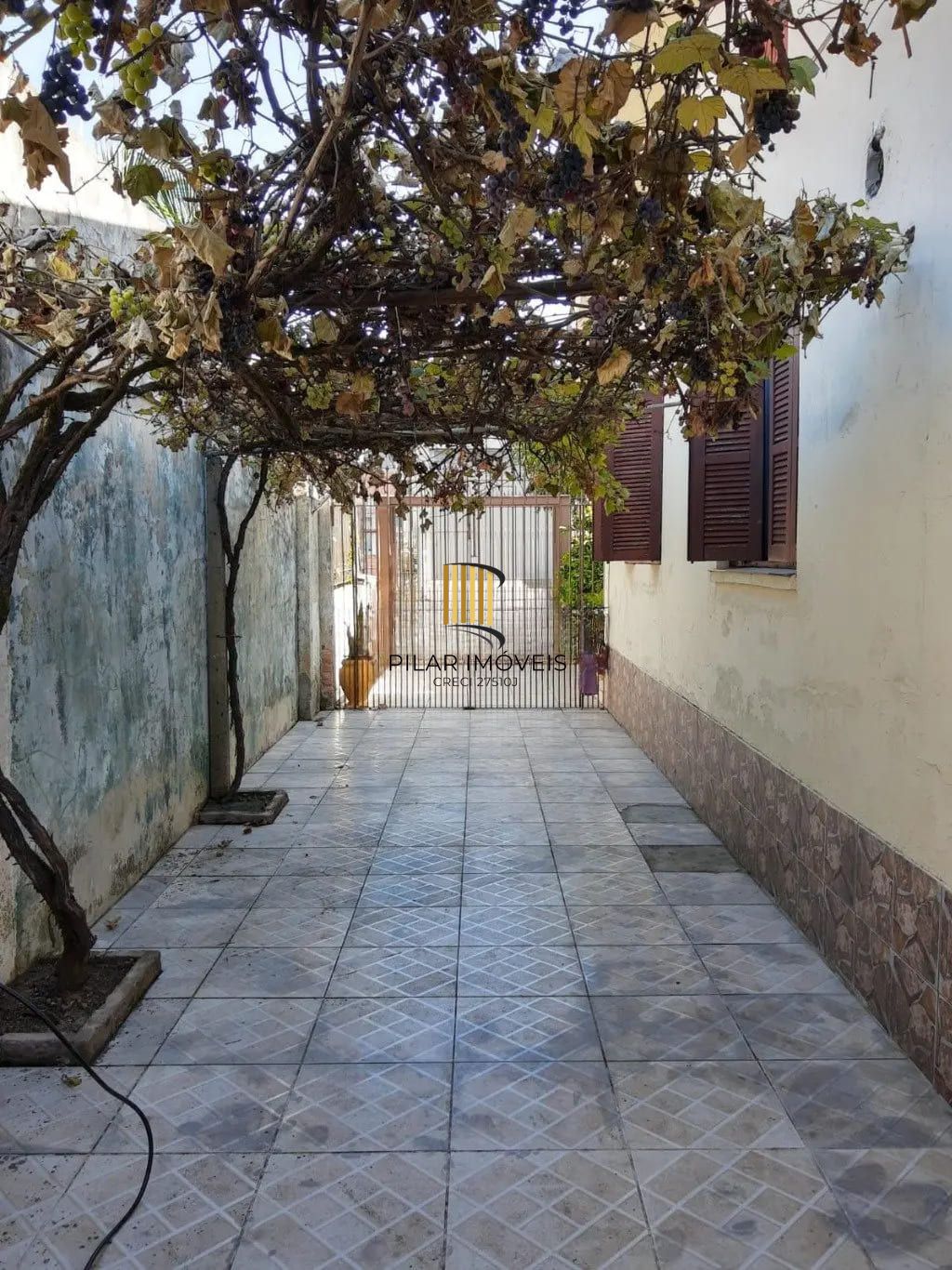Casa com 2 dormitórios e 150m², no Bairro Jardim Sabará