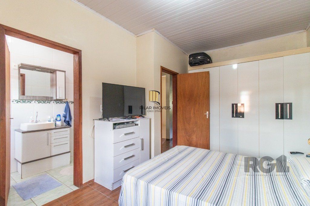 Casa com 3 dormitórios e 3 vagas no bairro Santa Tereza