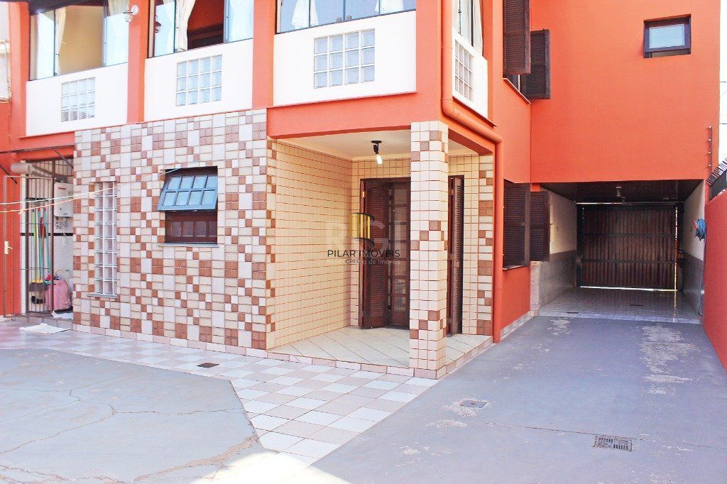 Casa para Venda - 300m², 4 dormitórios, sendo 1 suites, 4 vagas - Coronel Aparício Borges