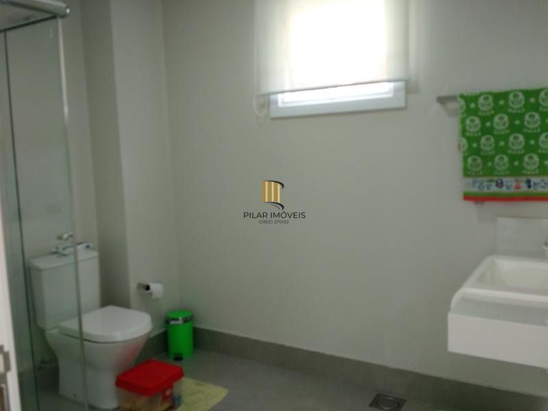 Casa para Venda - 217m², 3 dormitórios, sendo 1 suites, 5 vagas - Teresópolis