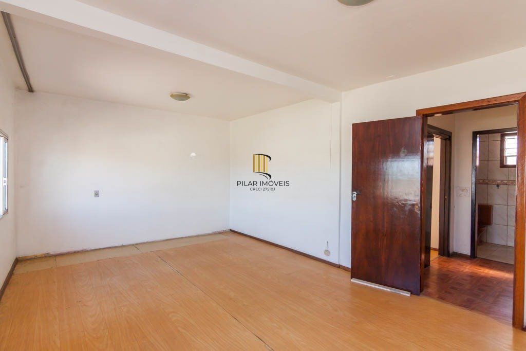 Casa com 3 quarto e 230m² à venda em Farrapos, Porto Alegre.