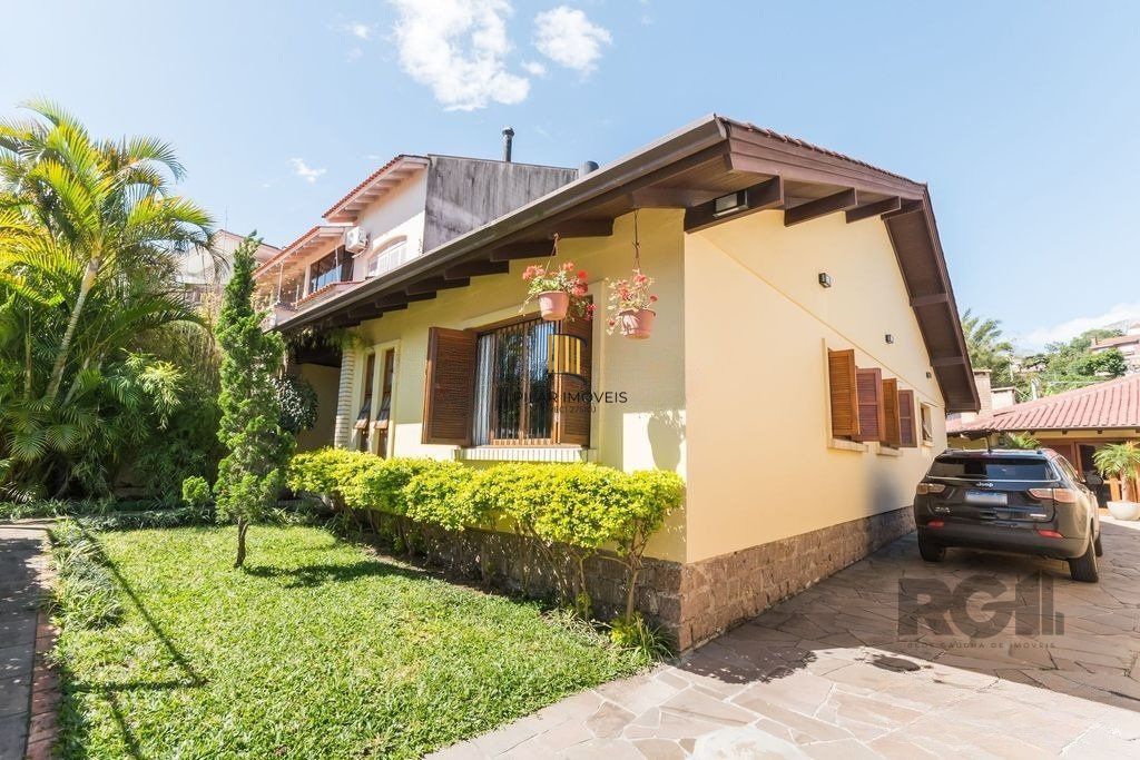 Casa de 3 dormitórios no bairro Chácara das Pedras