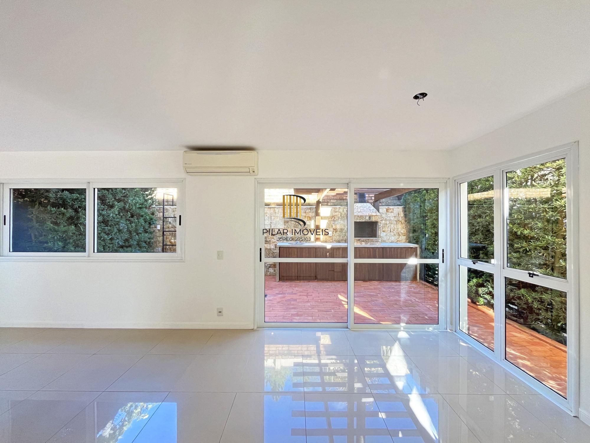 Casa de Condomínio 4 dormitórios no bairro Teresópolis
