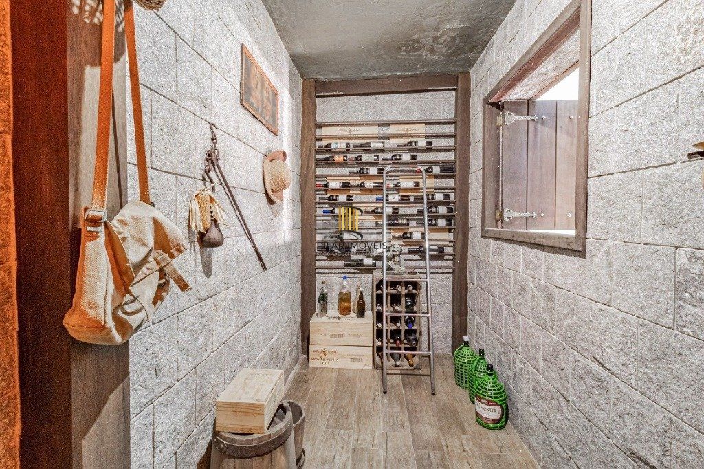 Casa de 3 dormitórios e 4 vagas de garagem no bairro Jardim Itu