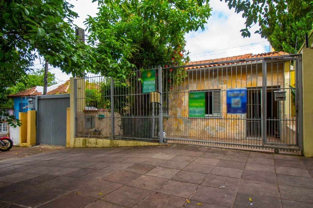 Casa com 3 dormitórios, 1 vaga e 74m² no bairro Cristo Redentor