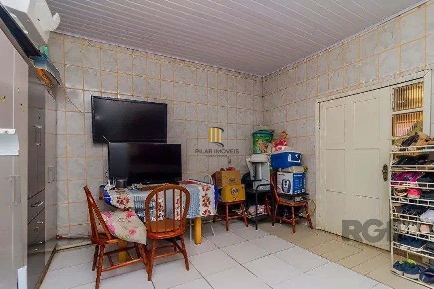 casa de 4 dormitórios,  no bairro Lomba do Pinheiro