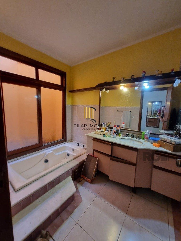 Casa com 5 quartos e espaço gourmet | Próx. à Terceira Perimetral