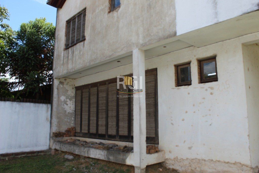 Casa para Venda - 300m², 5 dormitórios, sendo 3 suites, 5 vagas - Teresópolis