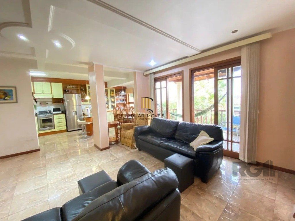 Casa com 4 dormitórios no bairro nonoai