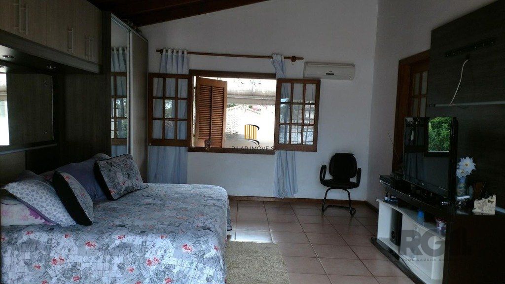 Casa de 3 dormitórios no bairro  Sarandi