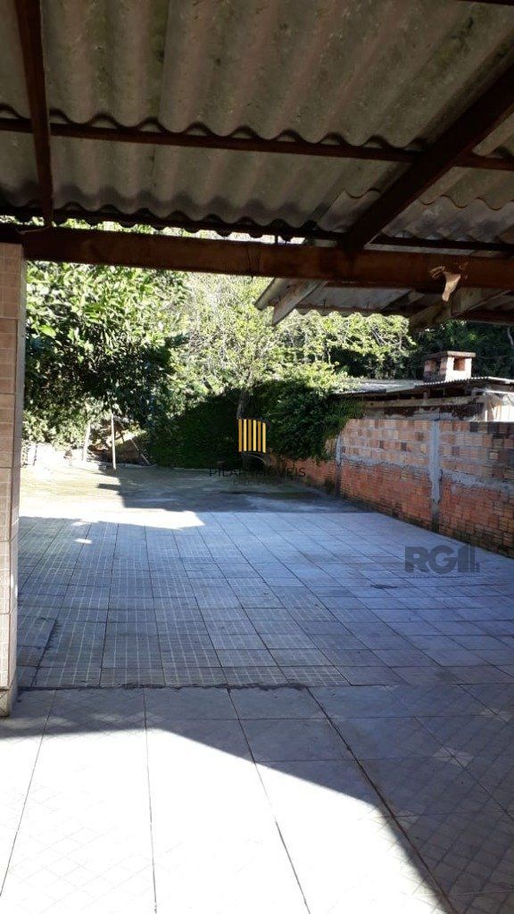 Casa de 3 dormitórios, no bairro Lomba do Pinheiro