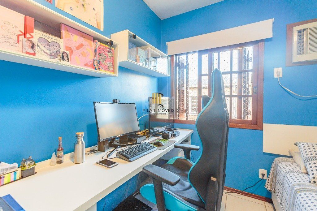 Casa 160m² - 3 dormitórios, 1 suíte, churrasqueira, terraço e 2 vagas de garagem no Guarujá