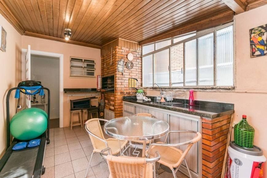 Cobertura para Venda - 180m², 3 dormitórios, sendo 1 suites, 1 vaga - Petrópolis