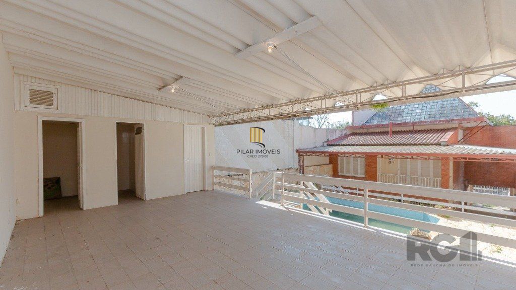 Casa com 4 dormitórios, 4 vagas no bairro Vila Jardim