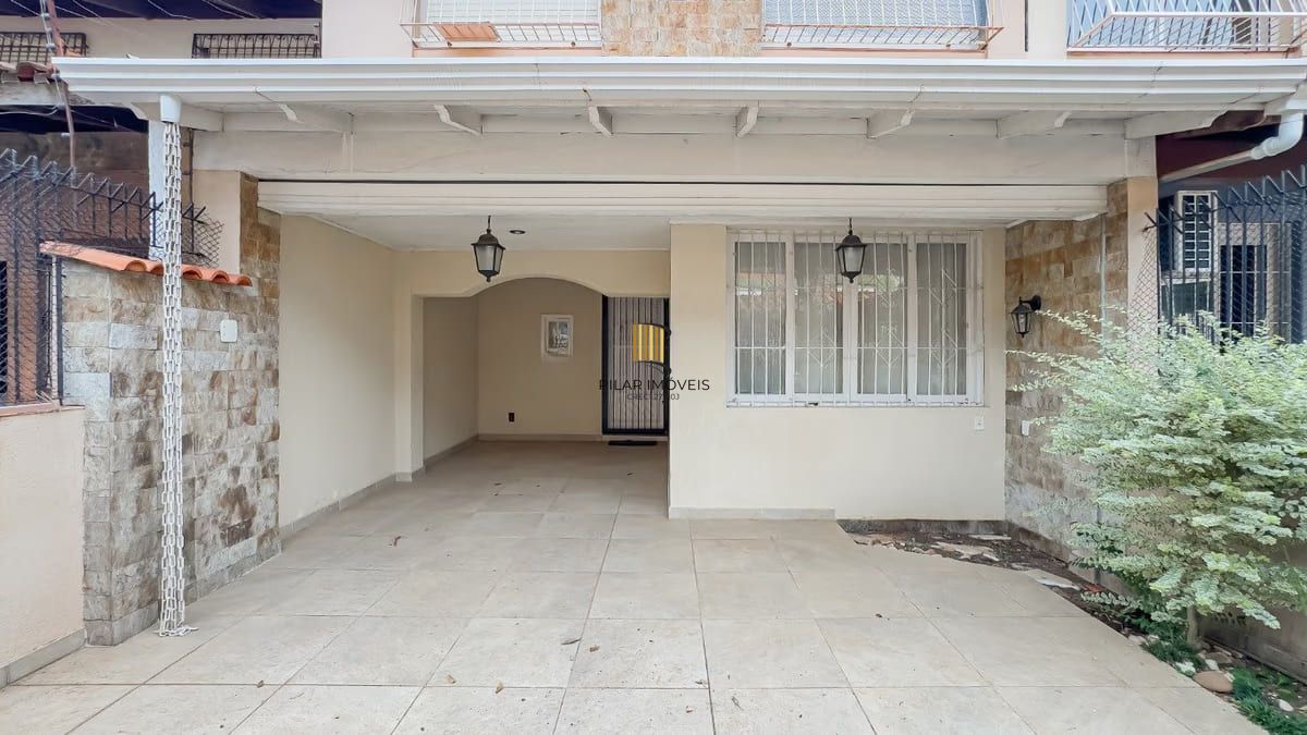 Sobrado de 3 dormitórios e 91m² à venda em Parque Santa Fé, Porto Alegre.