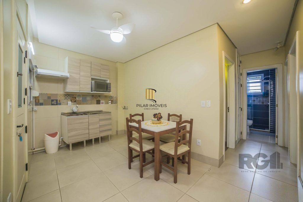 Casa de 4 dormitórios no bairro Glória