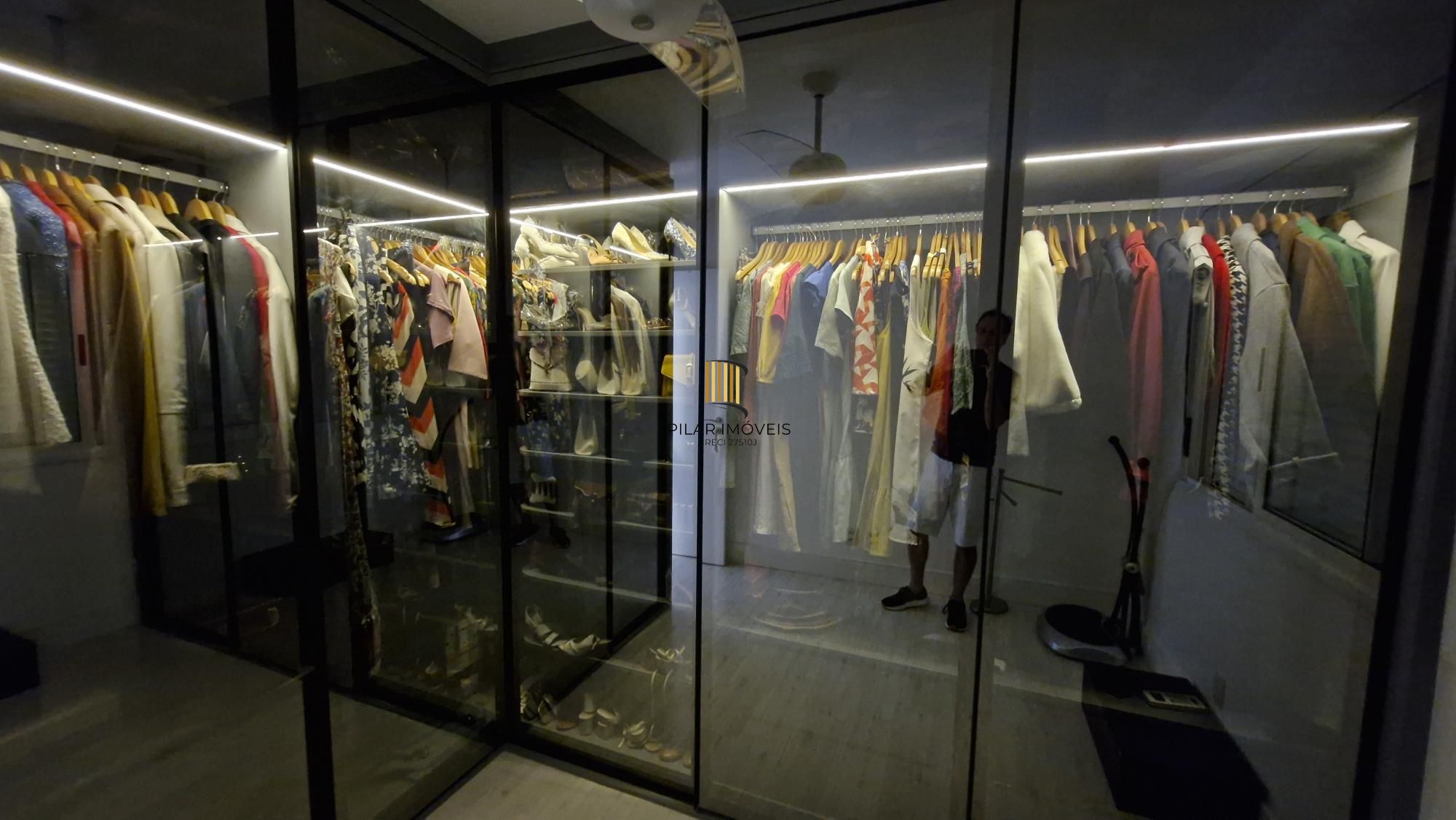 Apartamento mobiliado no Central Parque, 3 dormitorios sendo 1 suíte, banheiro social, lavabo, 114,00m² área privativa, 2 garagens