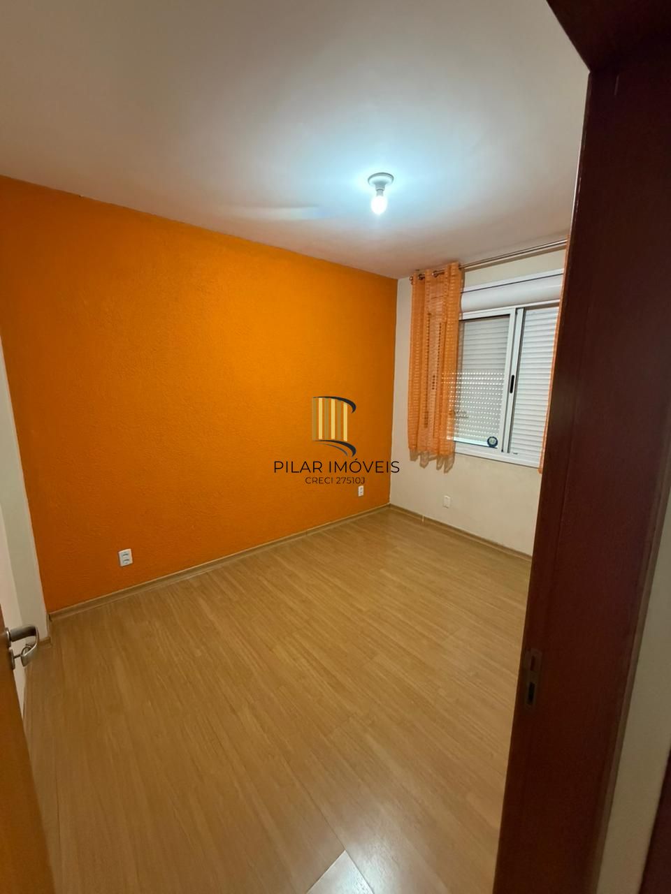 Apartamento 2 dormitórios, 1 vaga coberta no Bairro Teresópolis.