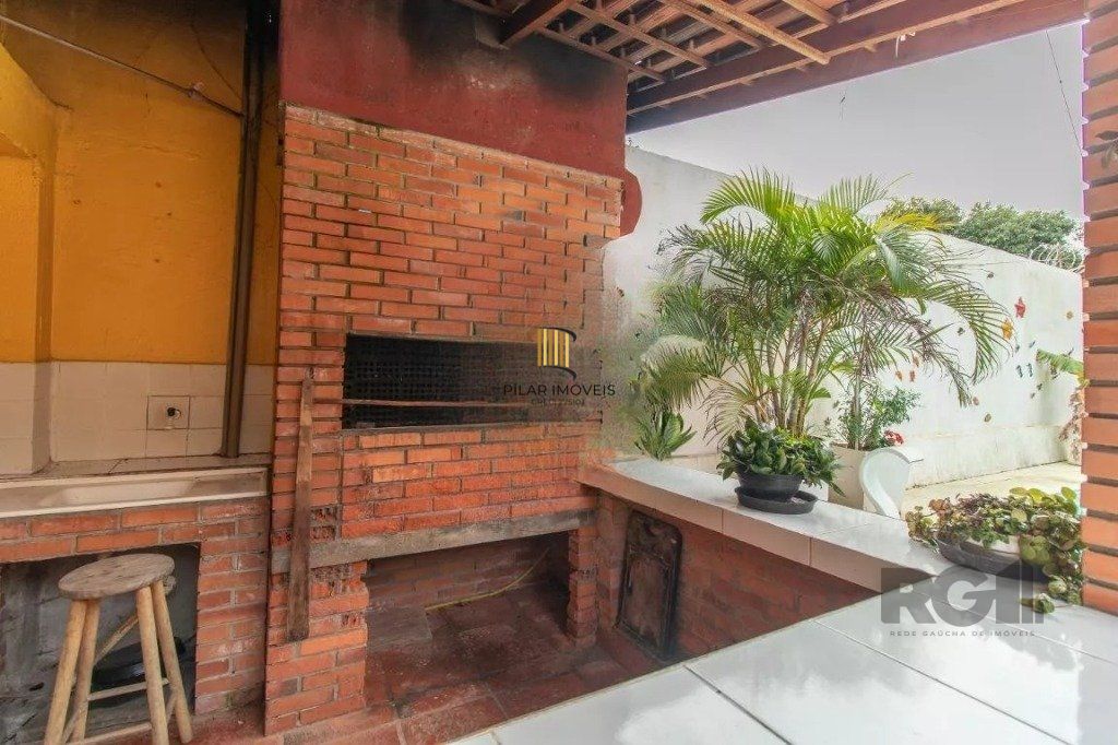 Casa 3 Dormitório(s) Bairro Glória