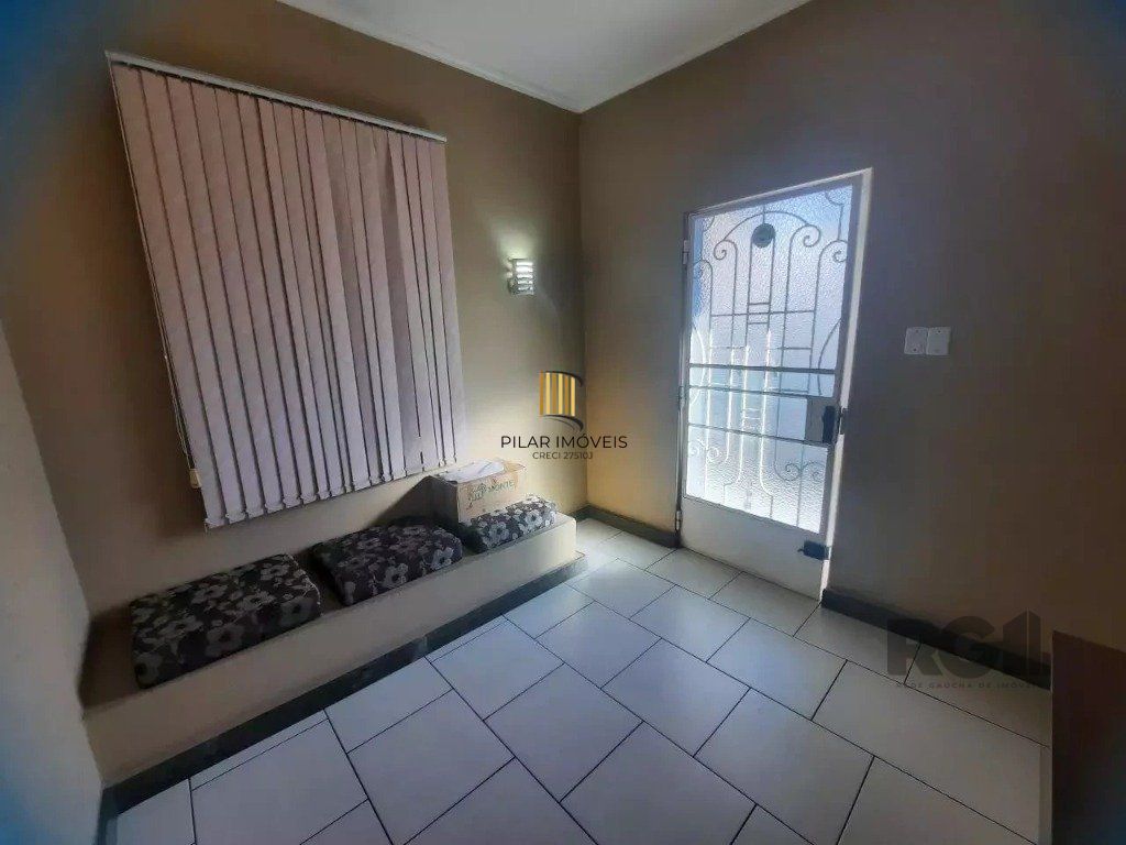 Casa de 3 dormitórios, no bairro Glória