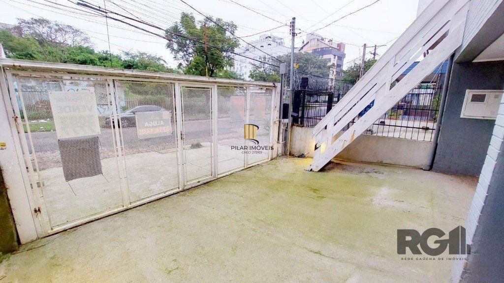 Casa 3 dormitórios no bairro Azenha