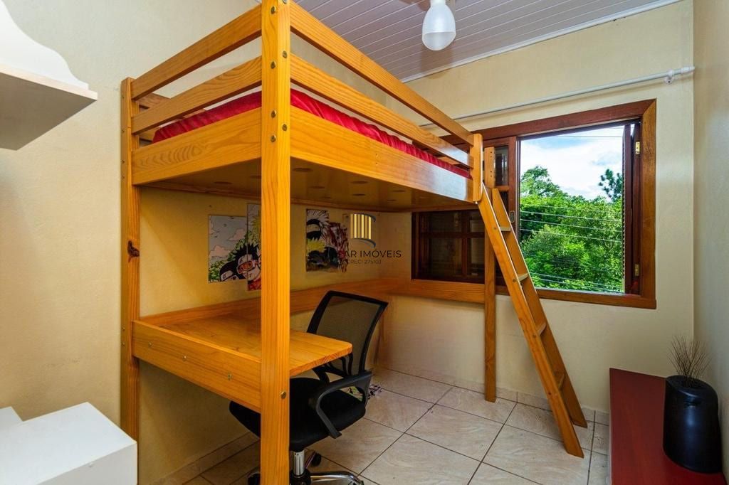 Casa de 3 dormitórios no Bairro Lomba do Pinheiro - Porto Alegre