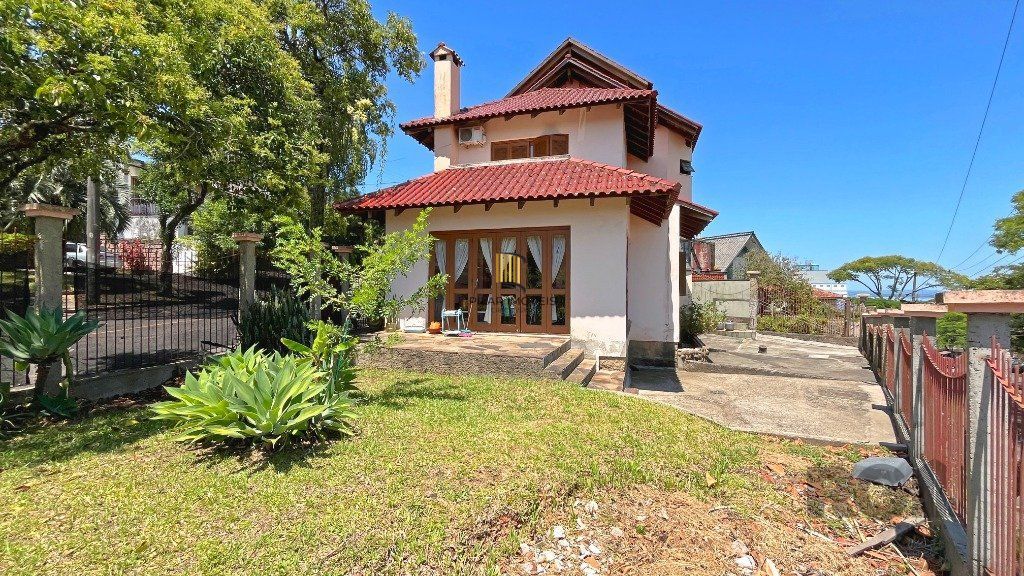 Casa 3 dormitórios no bairro Teresópolis