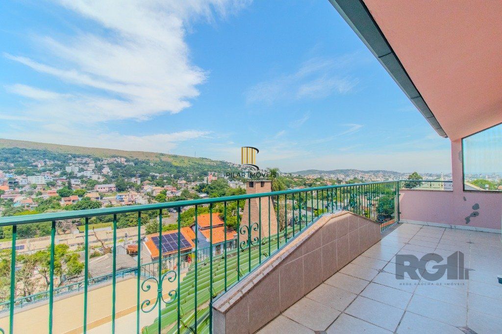 Linda casa de 04 dormitórios com vista livre no Bairro Teresópolis