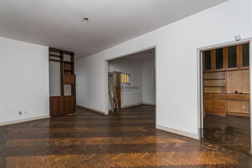 Casa de 4 dormitórios, no bairro Medianeira 