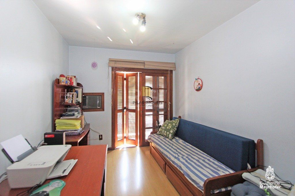 Casa para Venda - 326m², 3 dormitórios, sendo 3 suites, 4 vagas - Glória
