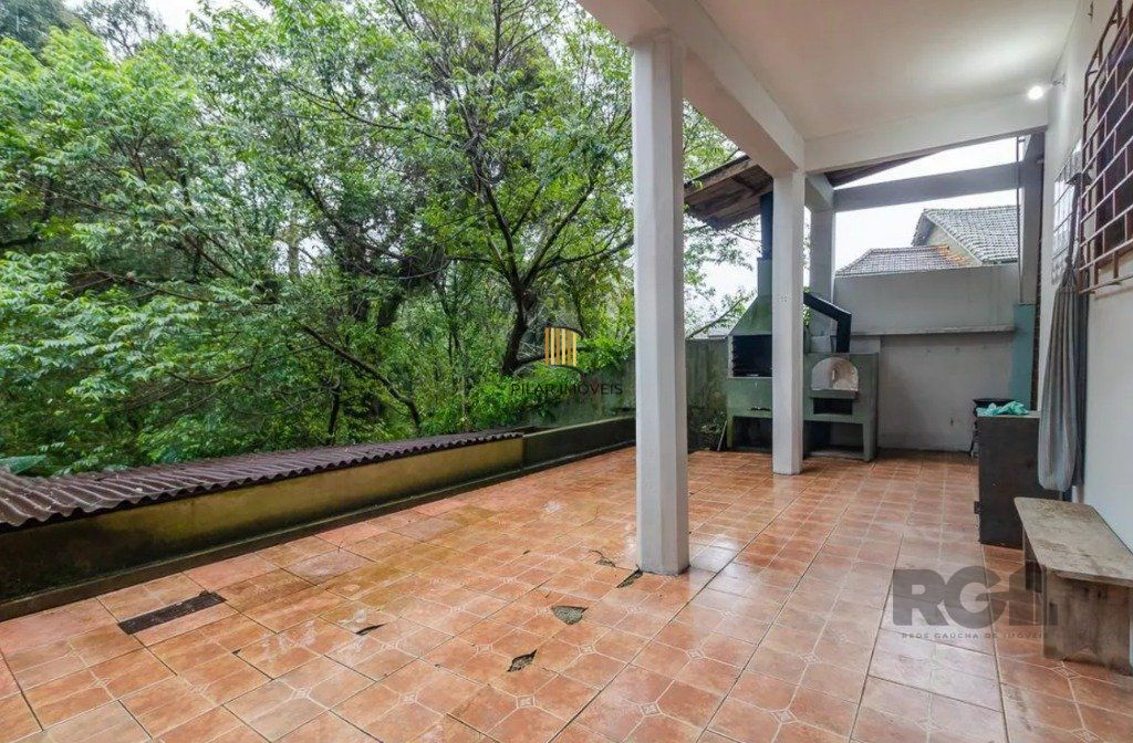 Casa para Venda - 160m², 3 dormitórios, sendo 1 suite, 2 vagas - Teresópolis