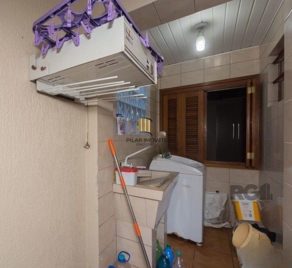 Casa de 4 quartos com 265m², no bairro Cavalhada