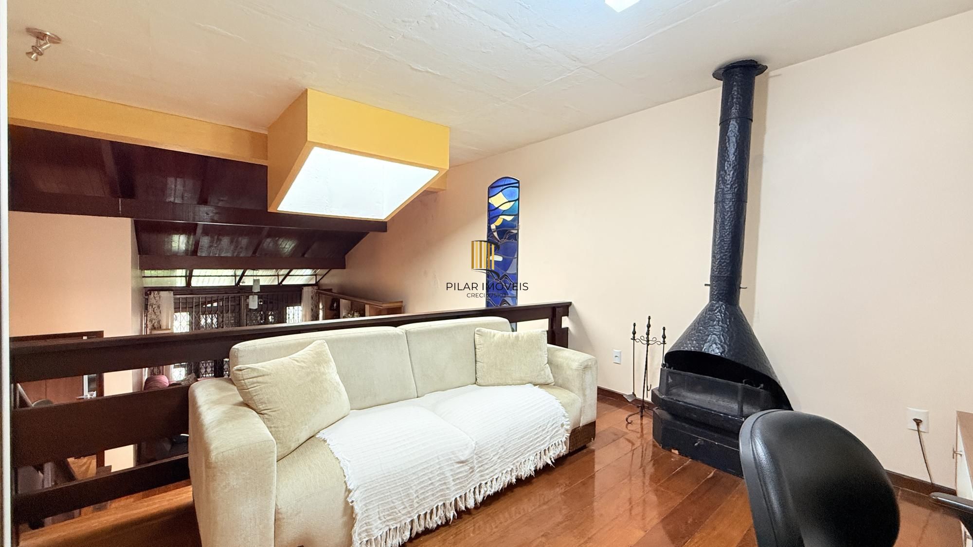 Casa para Venda - 260m², 4 dormitórios, sendo 1 suites, 4 vagas - Nonoai