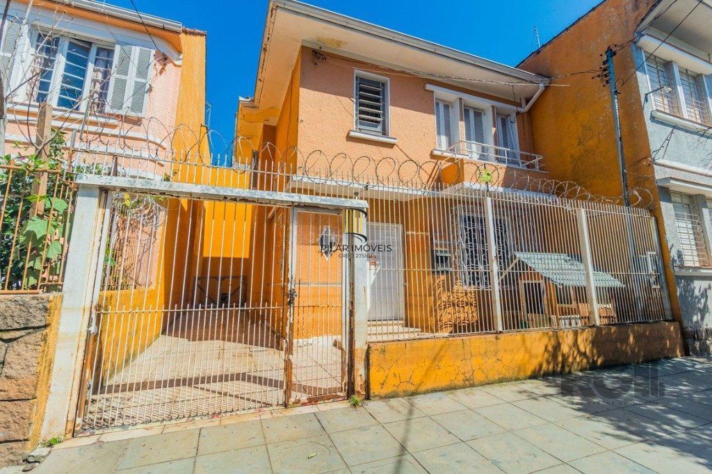 Casa com 99,73m², 2 dormitórios, 2 vagas no bairro Floresta