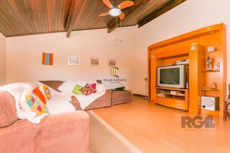Casa de 380m² - 4 dormitórios, 2 suítes, 4 vagas no bairro Bom Jesus